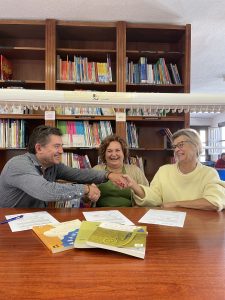 Firma de convenio de colaboración Firma de colaboración entre el Centro de Lenguas Modernas y la asociación Movimiento por la Paz, el Desarme y la Libertad